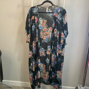 Xhilaration Black Floral Kimono‎